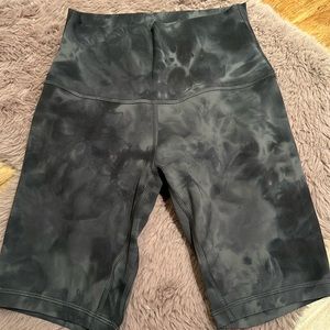 Lululemon align biker short size 4 in the 8 inch dark, tie-dye gray. Brand new.